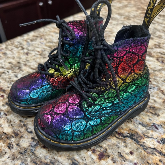 Dr. Martens BLACK/RAINBOW SPOT METALLIC SUEDE / - Picture 6 of 7